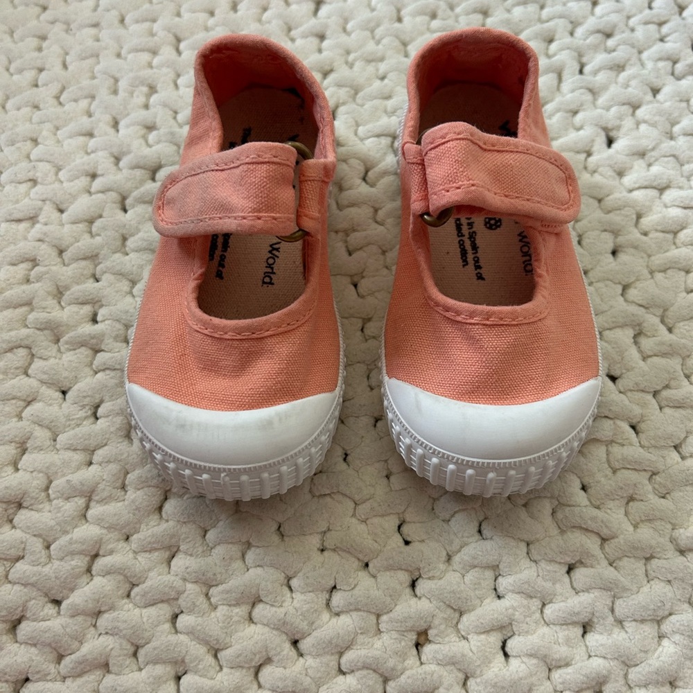 Victoria canvas Maryjane sneaker. Made in Spain